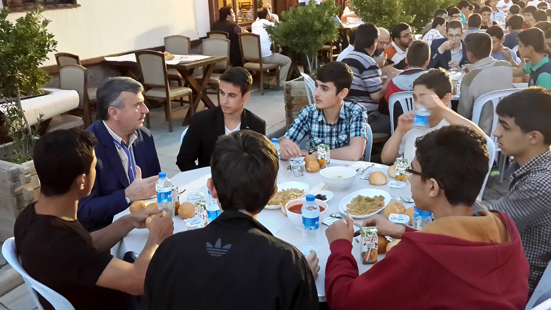 Başkan Akyürek İlk İftarını Öğrencilerle Açtı