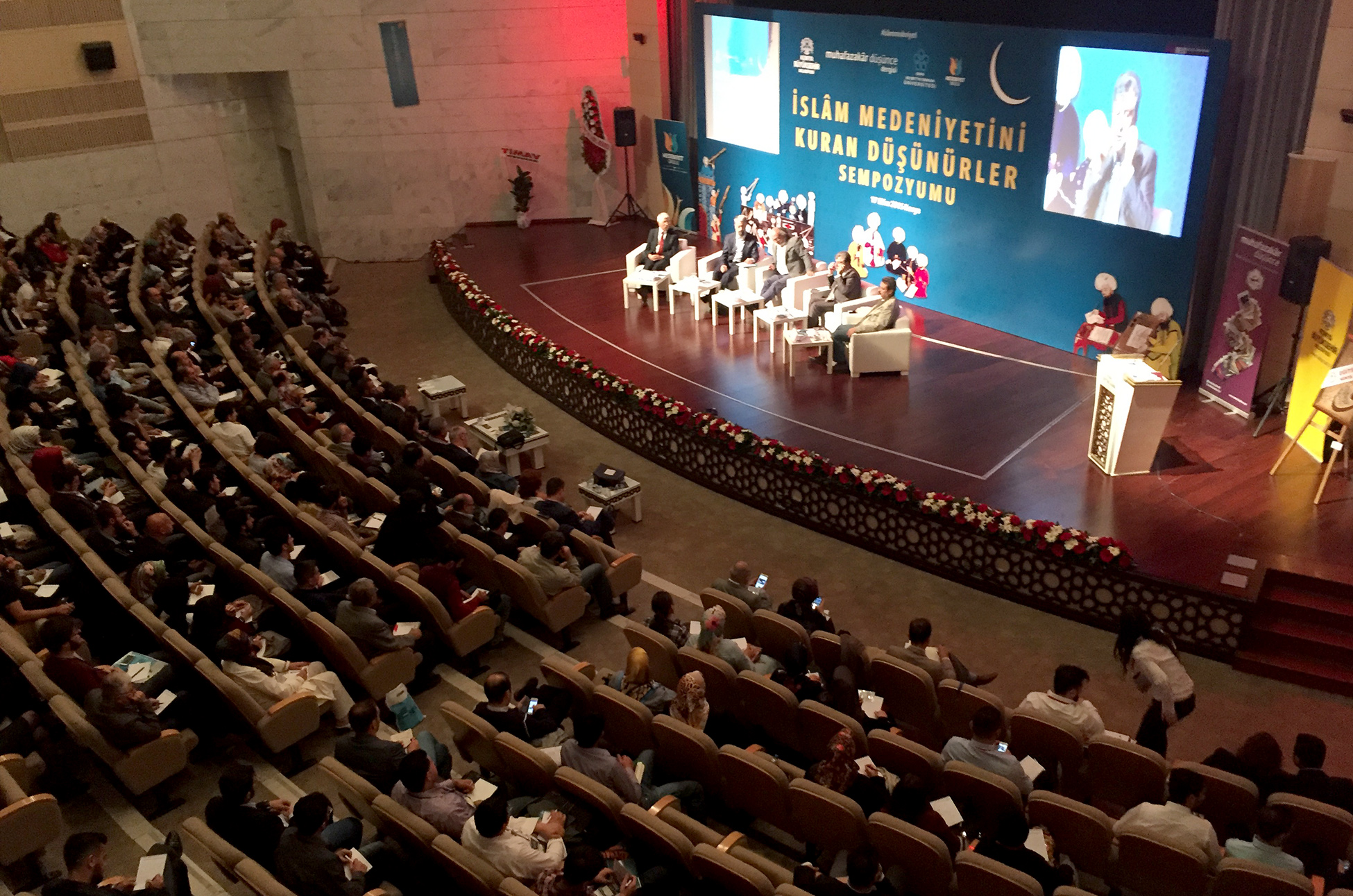  'İslam Medeniyetinin Yeniden İhyasına İhtiyaç Var'