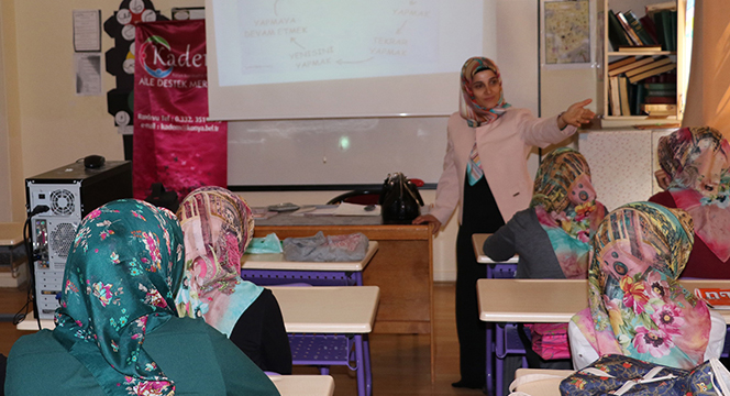 Kadem'den 24 İlçede Genç Eğitim Semineri