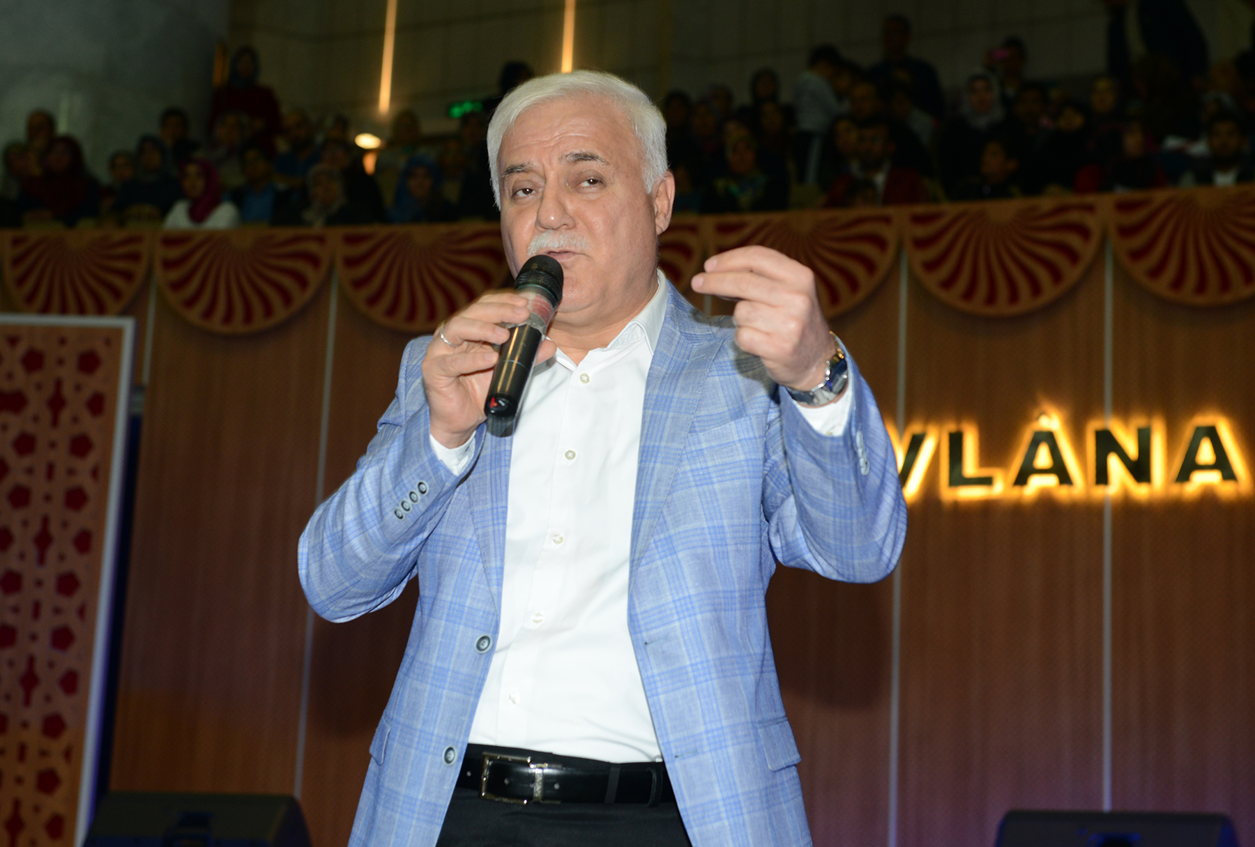 Mutlu Aile Konusunda Dünyaya Örnek Olmalıyız