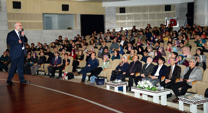 Popüler kültür Aile Okulu Seminerlerinde anlatıldı