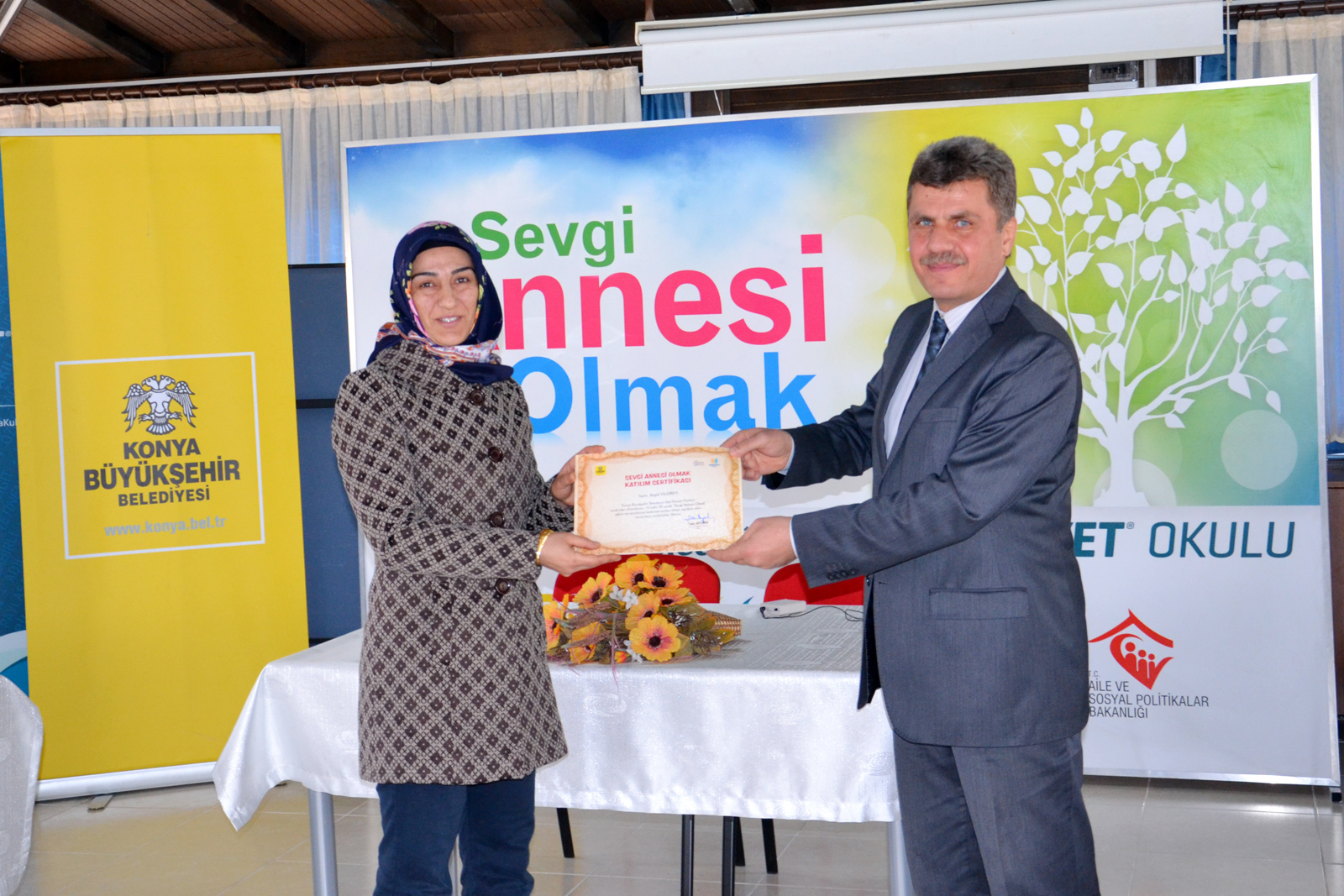 Bakıcı Annelere 'Sevgi Annesi Olmak' Sertifikaları Verildi 