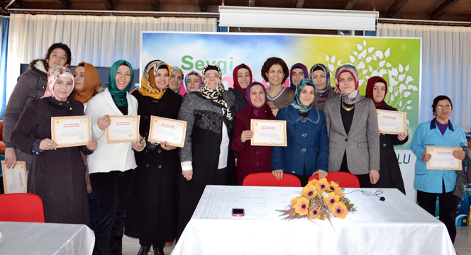 Bakıcı Annelere 'Sevgi Annesi Olmak' Sertifikaları Verildi 