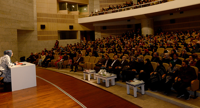 Ailenize Gülümsemek de Bir Sadakadır