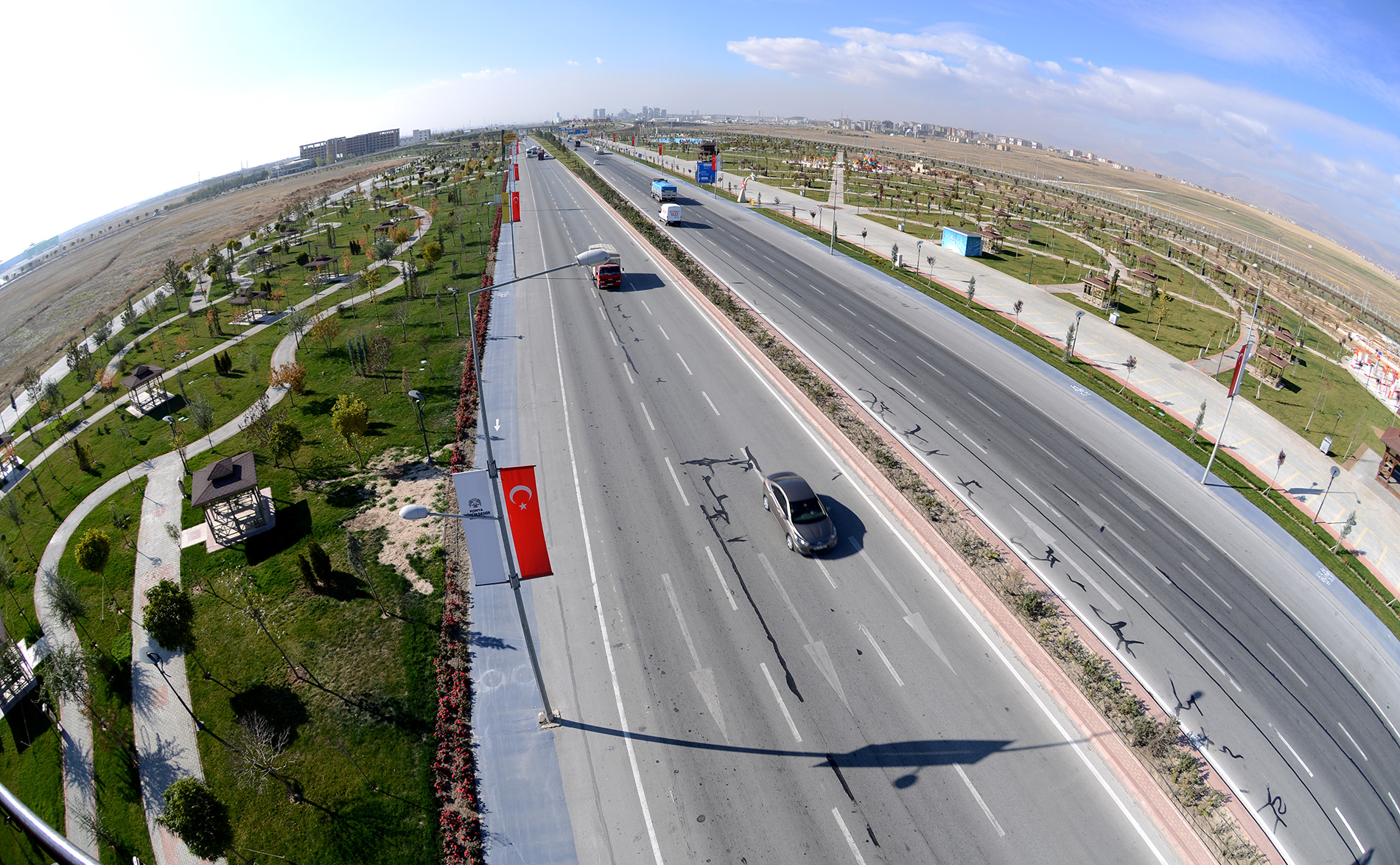 Büyükşehir'den Ankara Yolu'na Muhteşem Parklar