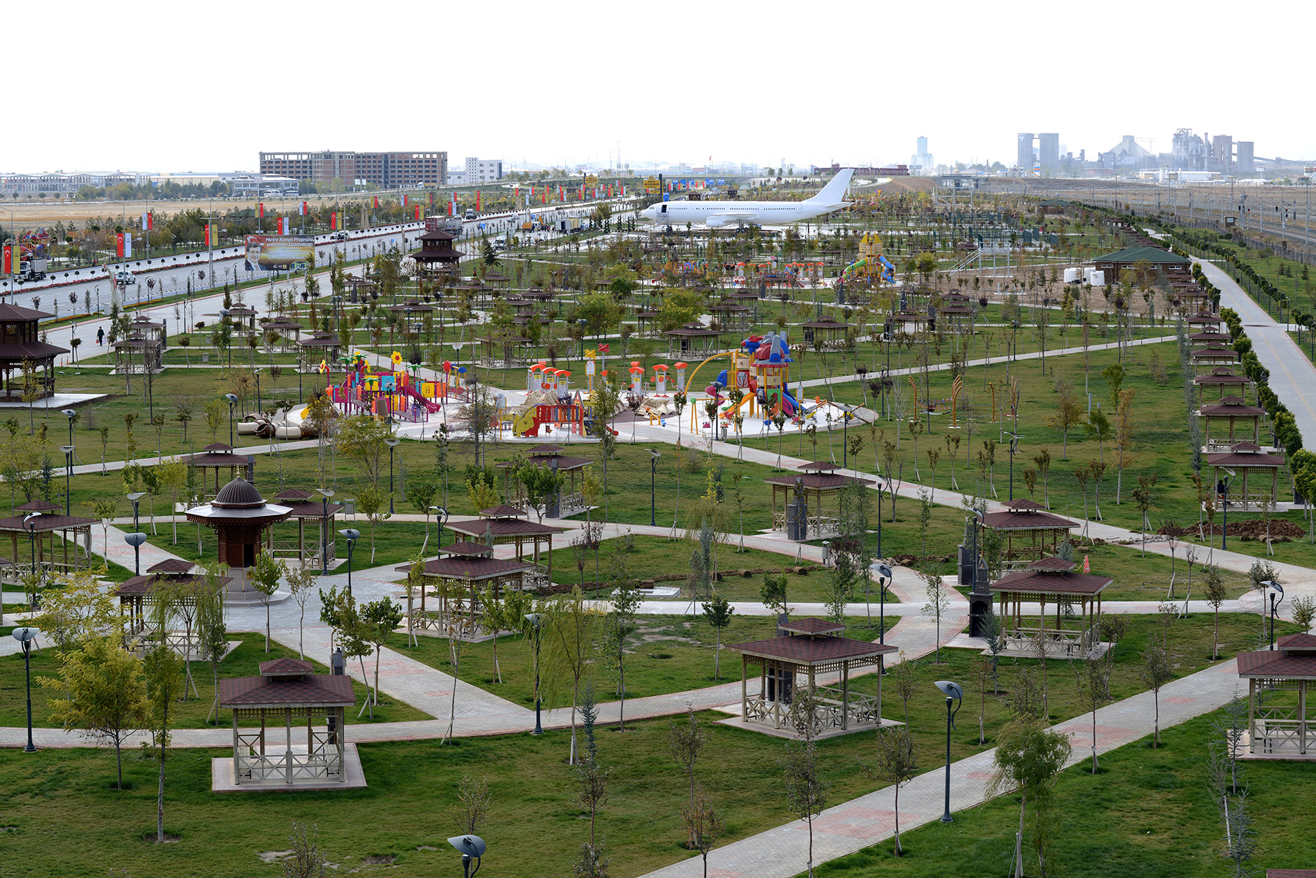 Büyükşehir'den Ankara Yolu'na Muhteşem Parklar