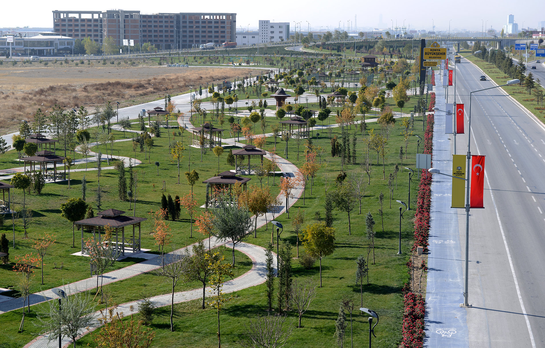 Büyükşehir'den Ankara Yolu'na Muhteşem Parklar