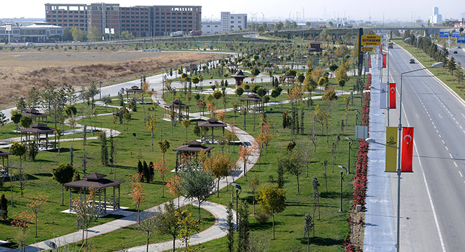 Büyükşehir'den Ankara Yolu'na Muhteşem Parklar