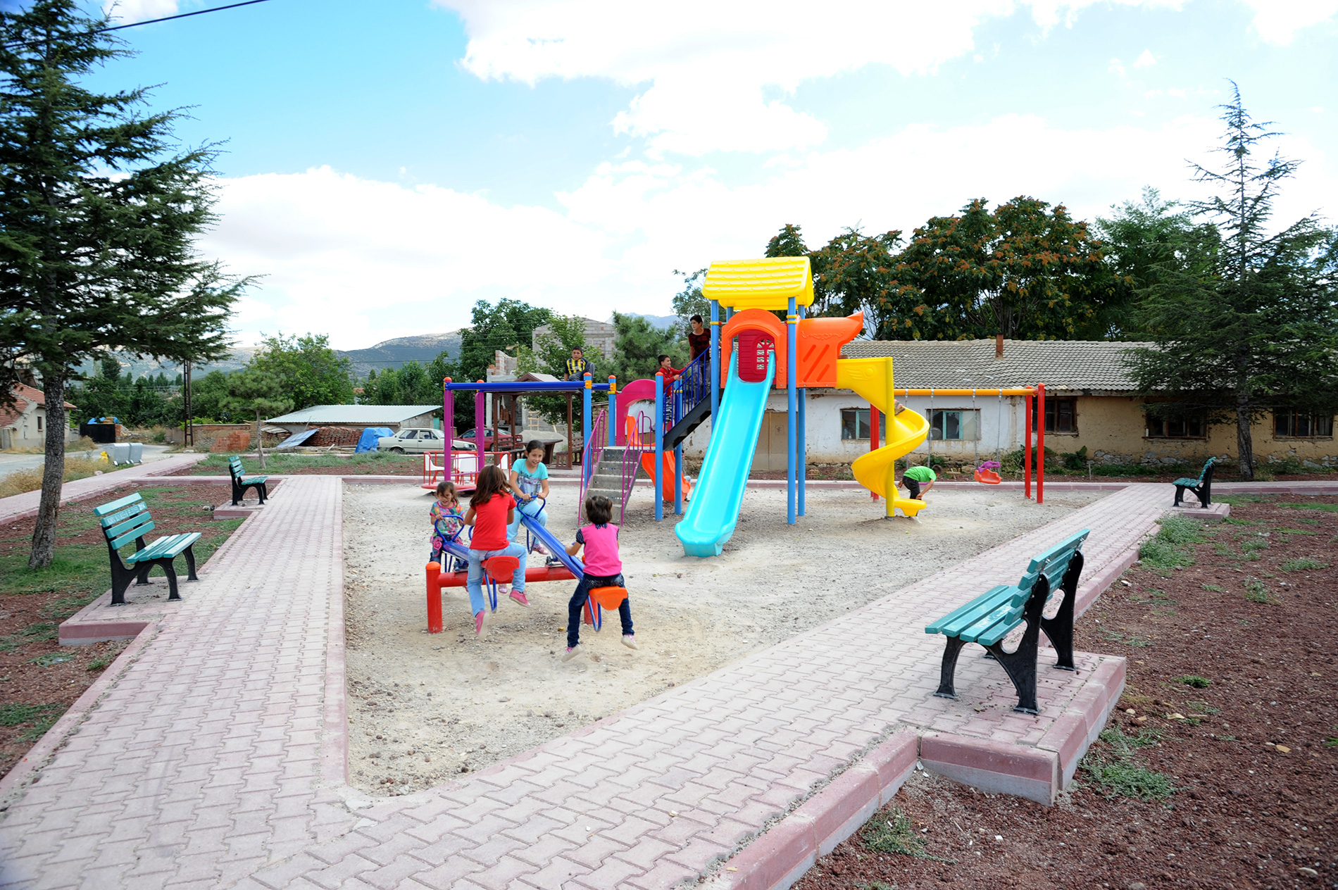 Büyükşehir'den 328 Mahalleye Park