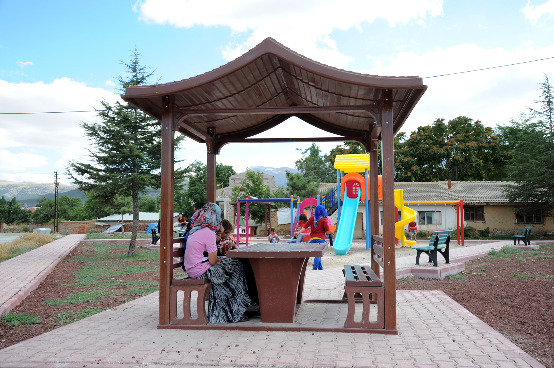 Büyükşehir'den 328 Mahalleye Park