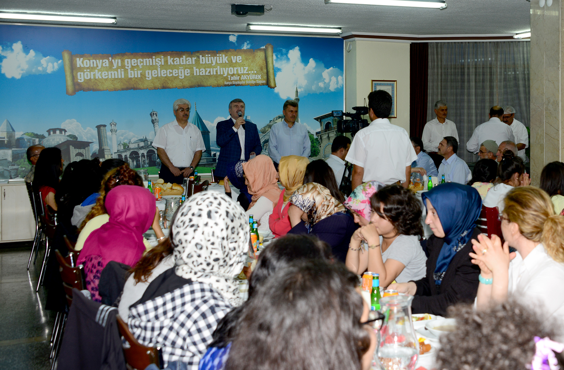 Başkan Akyürek, Huzurevi Sakinleri ve Çocuklarla İftar Yaptı