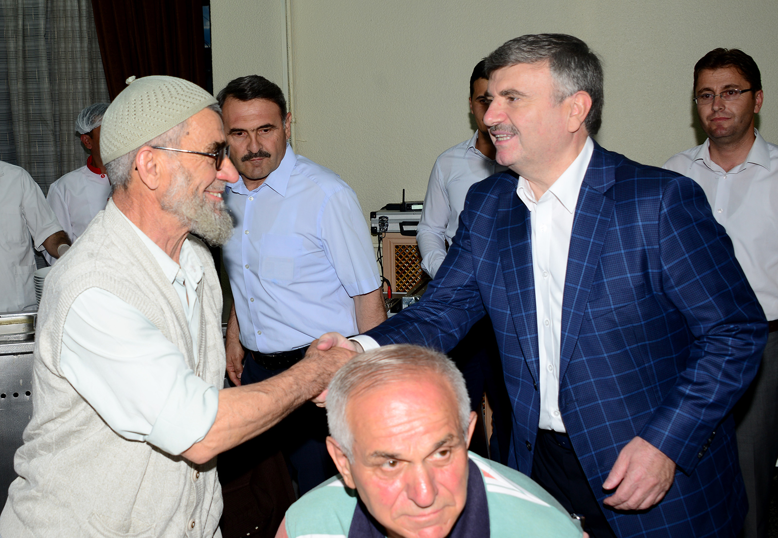 Başkan Akyürek, Huzurevi Sakinleri ve Çocuklarla İftar Yaptı