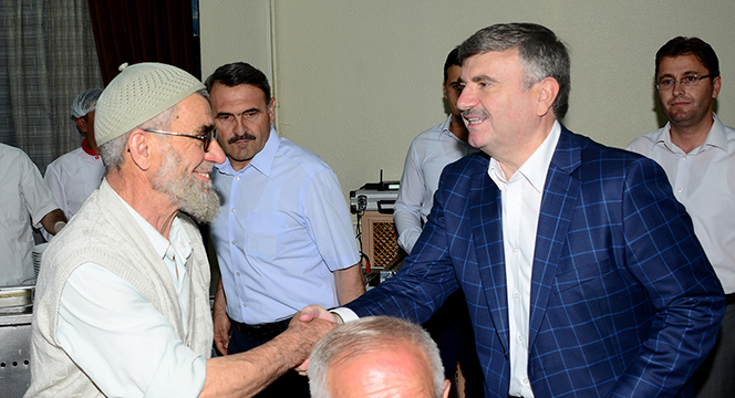 Başkan Akyürek, Huzurevi Sakinleri ve Çocuklarla İftar Yaptı