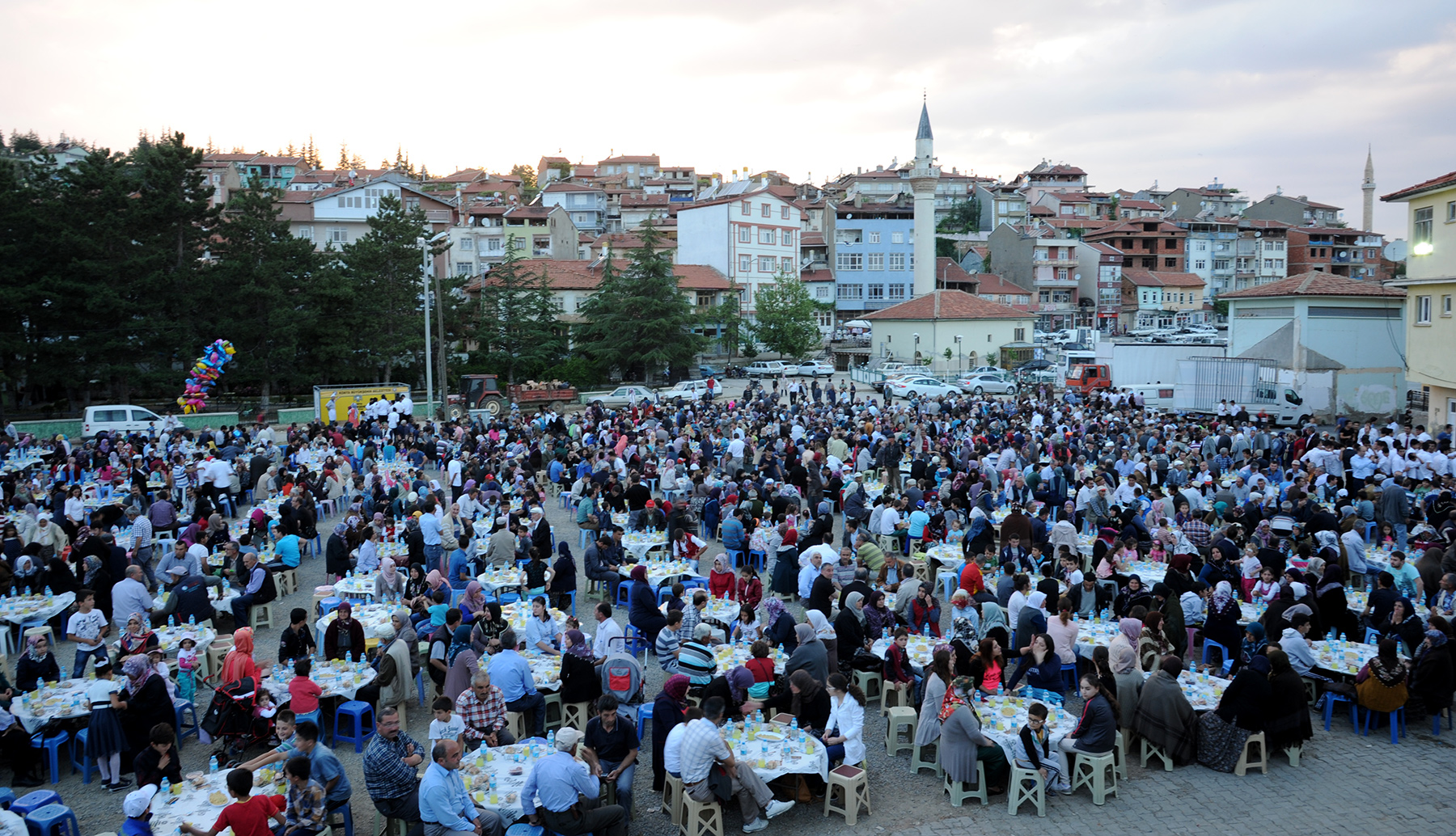 İftarlarda 100 Bin Kişiyle Buluştuk