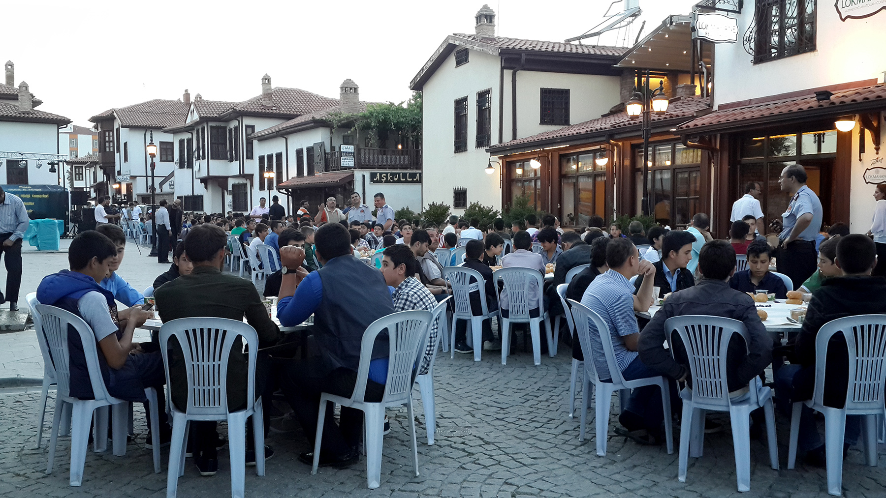İftarlarda 100 Bin Kişiyle Buluştuk
