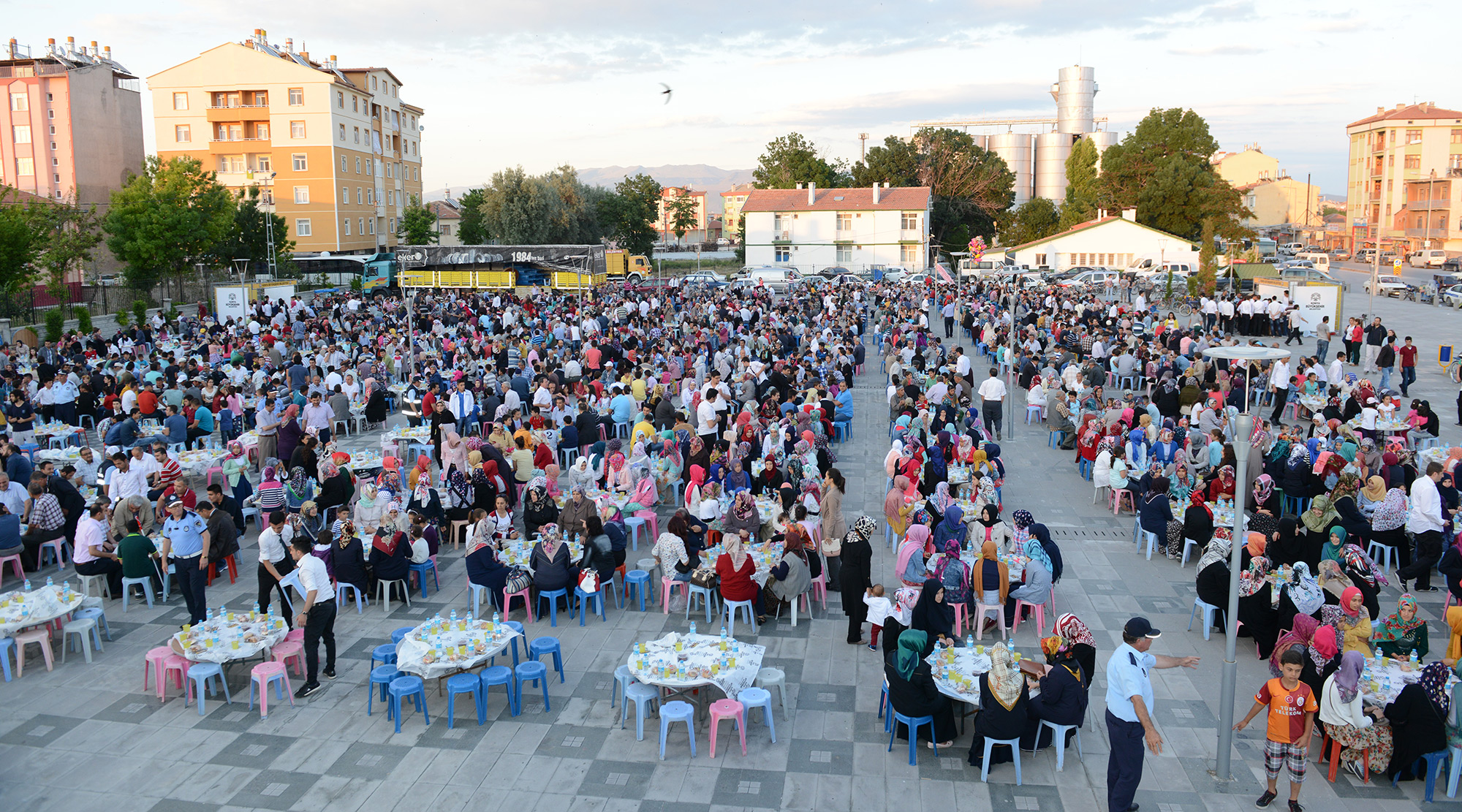 Başkan Akyürek İlçe İftarlarında Vatandaşlarla Buluşuyor