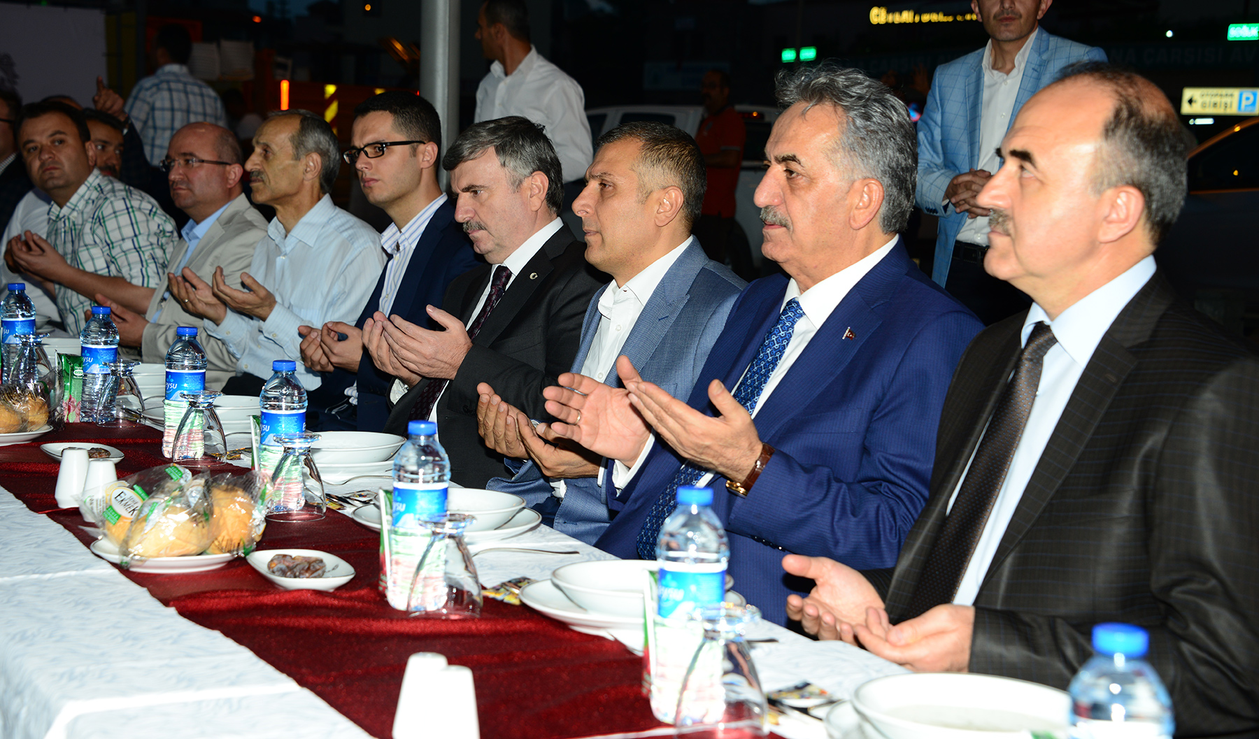 Binlerce Yetimle Mevlana Gölgesinde İftar