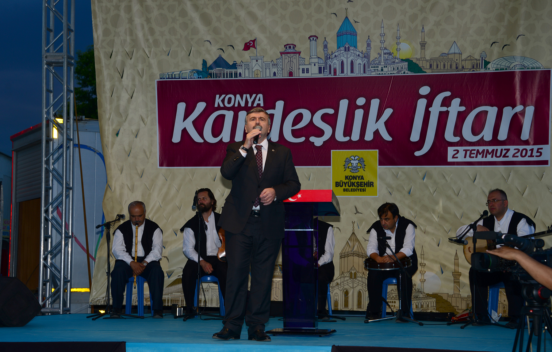 Binlerce Yetimle Mevlana Gölgesinde İftar