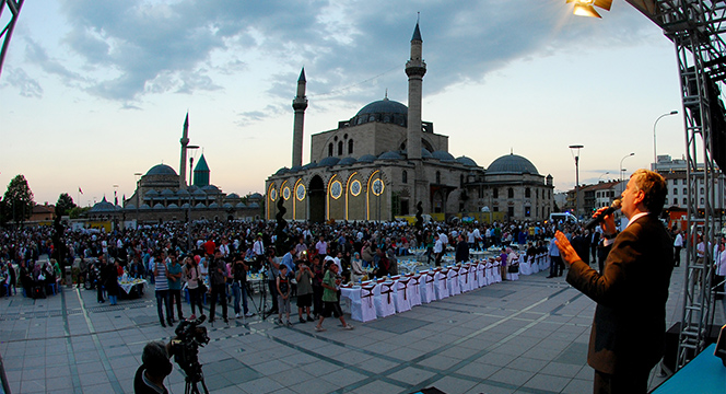 Binlerce Yetimle Mevlana Gölgesinde İftar