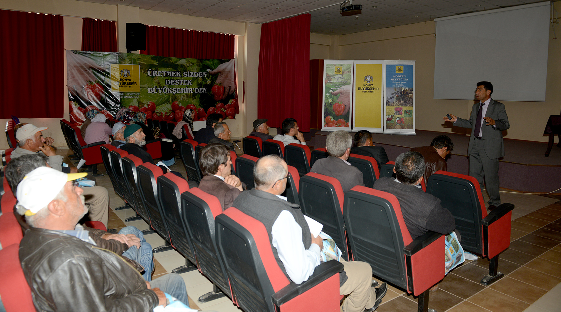 Büyükşehir'den Modern Meyvecilik ve Çilek Yetiştiriciliği Eğitimi 