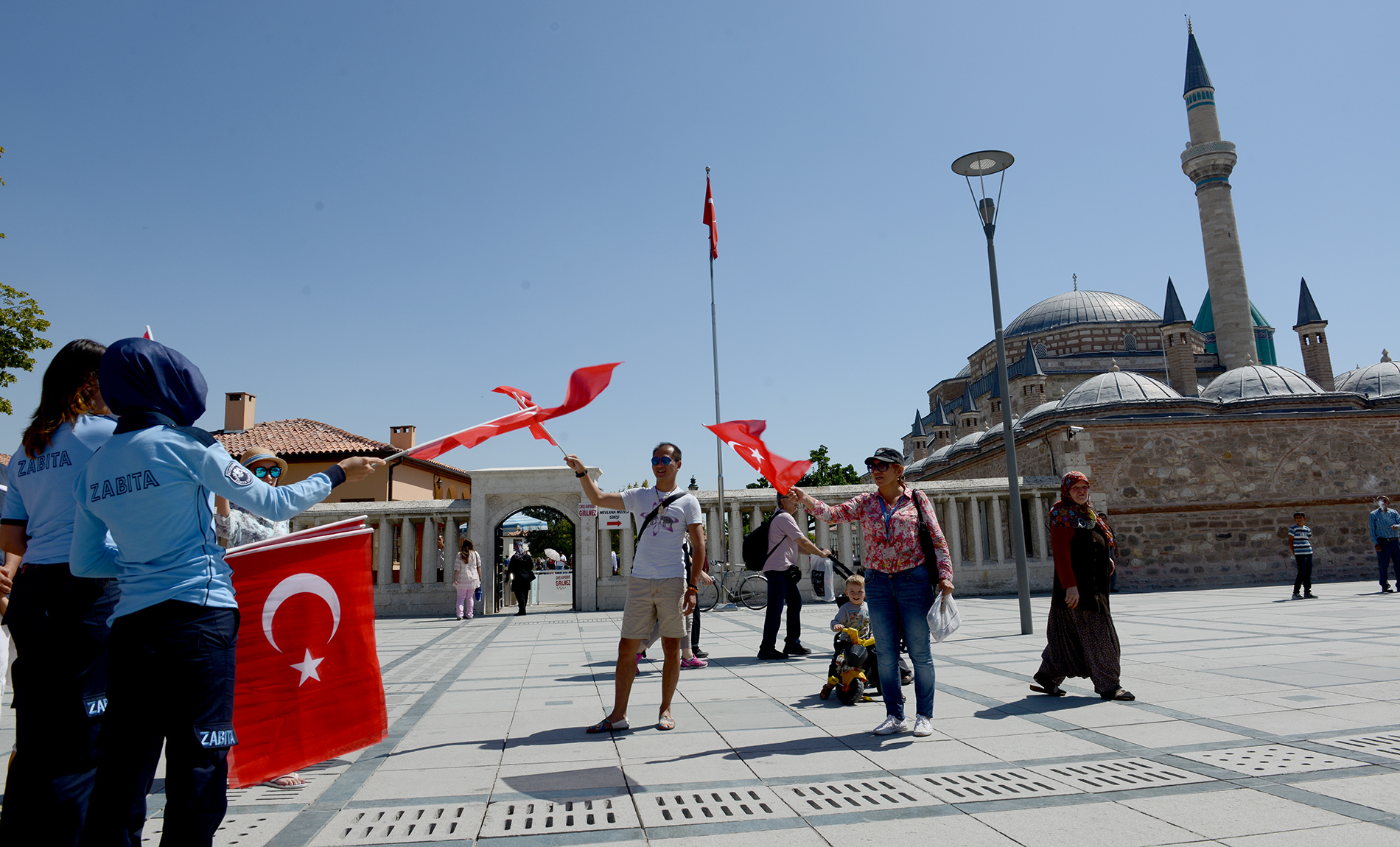 Şehir Bayraklarla Donatılıyor