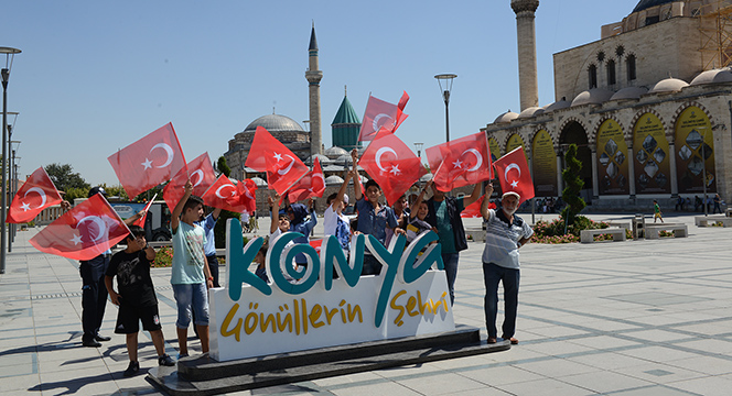 Şehir Bayraklarla Donatılıyor