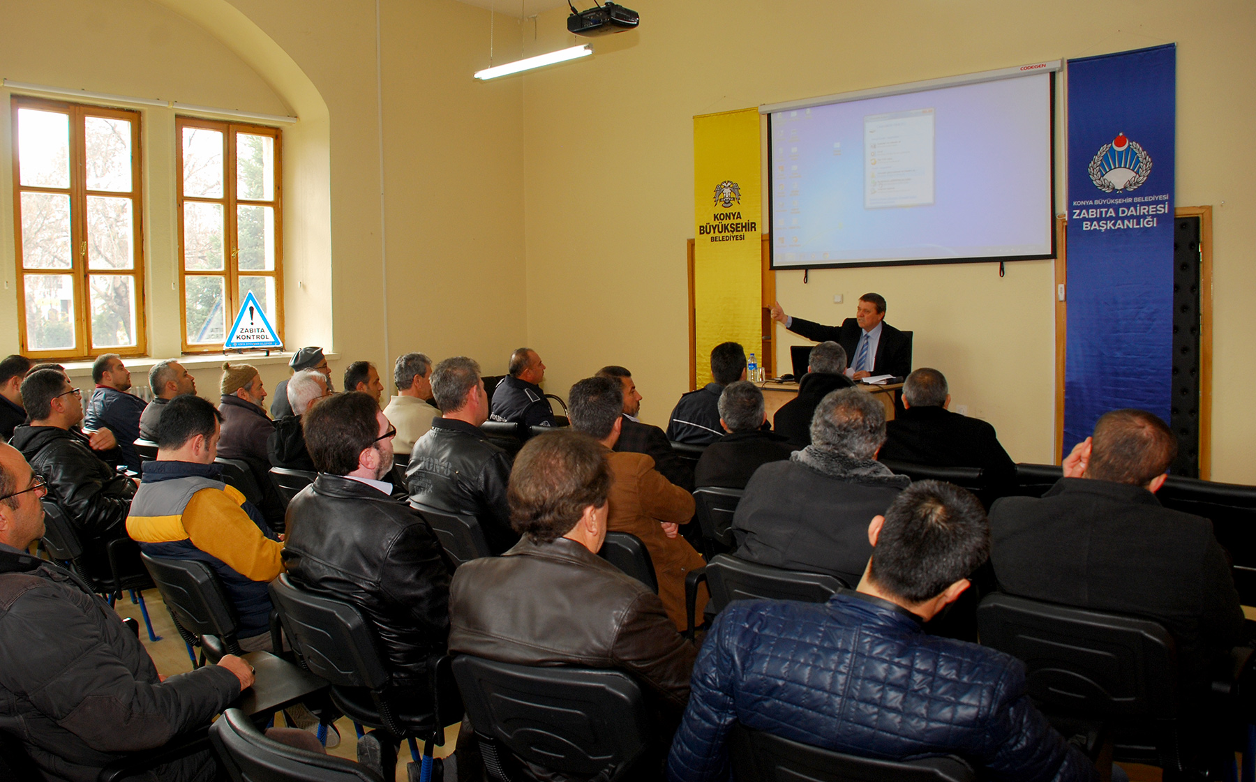 Zabıta'dan Minibüs Şoförlerine Eğitim Semineri 