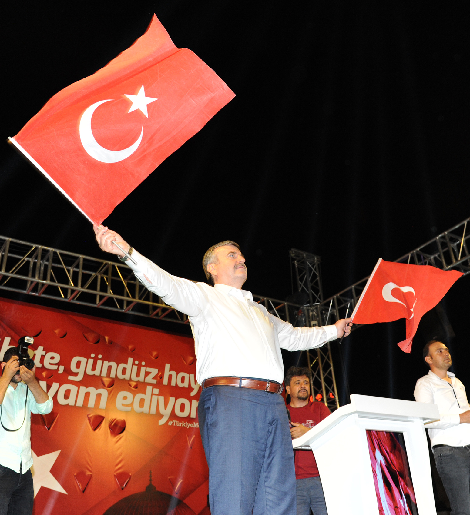 Millet Tek Yürek Oldu Meydanlarda Gücünü Gösterdi