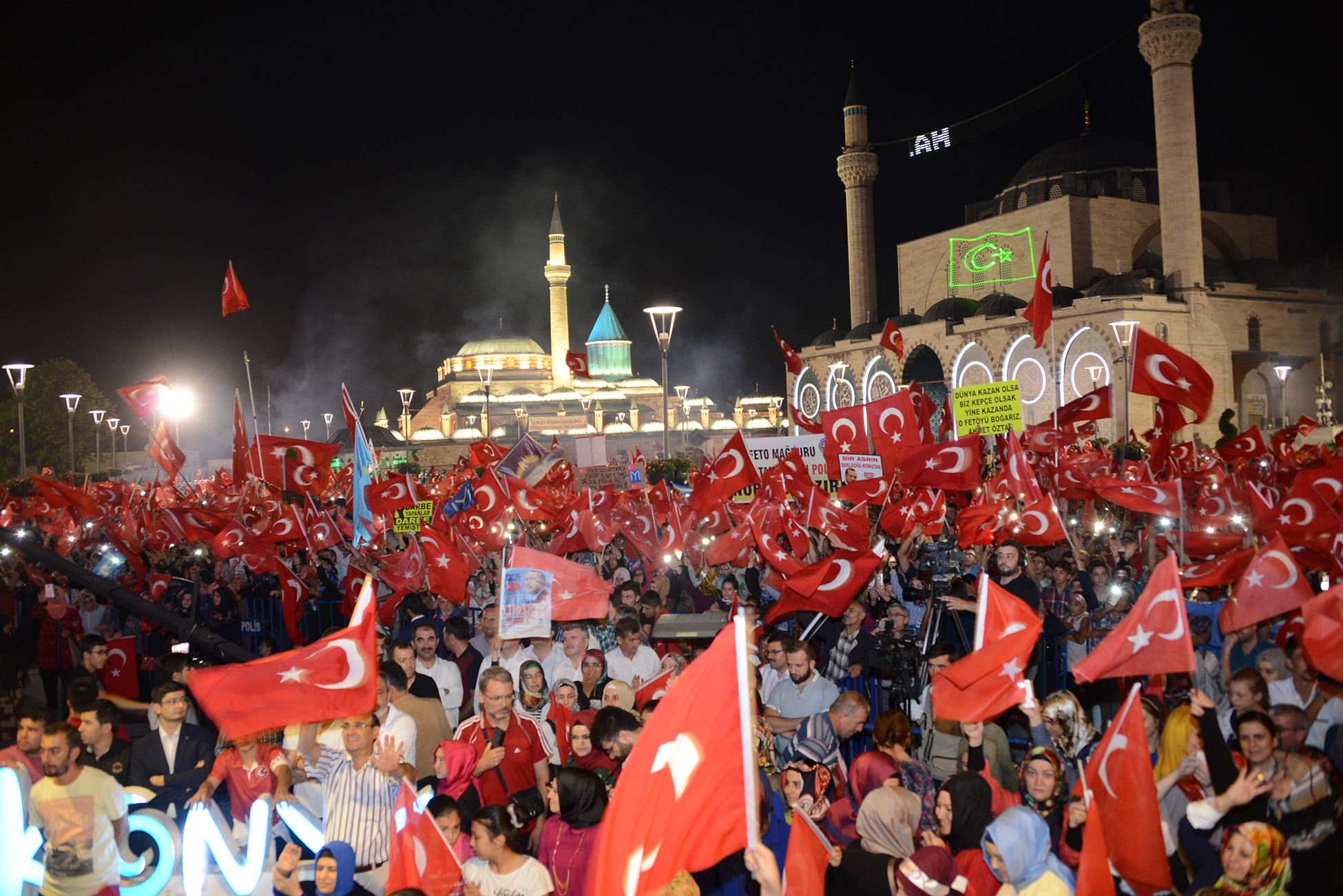 Millet Tek Yürek Oldu Meydanlarda Gücünü Gösterdi