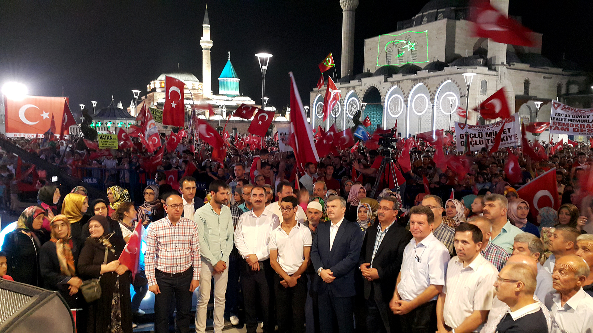 Gündüz İşte Gece Nöbetteyiz