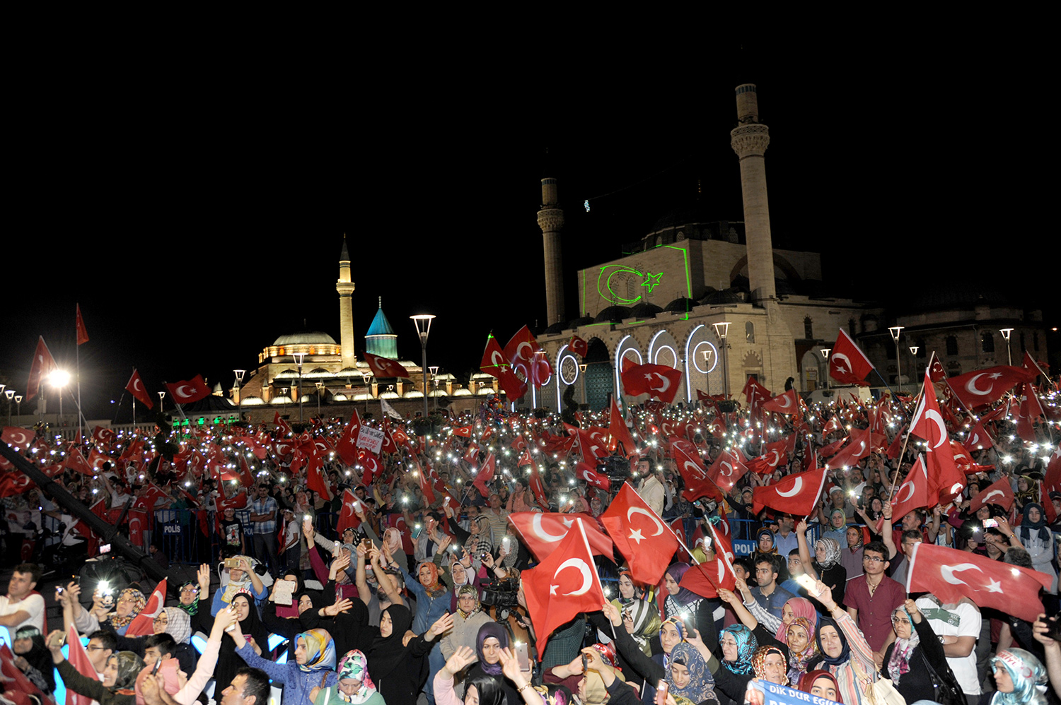 Gündüz İşte Gece Nöbetteyiz
