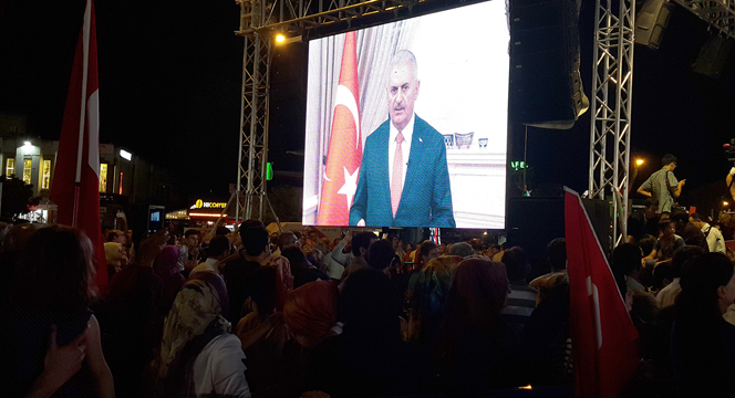 Gündüz İşte Gece Nöbetteyiz