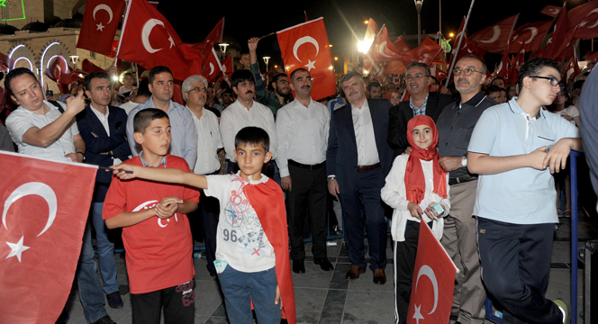 Gündüz İşte Gece Nöbetteyiz