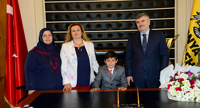 Başkan Akyürek Makamı Çocuklara Devretti
