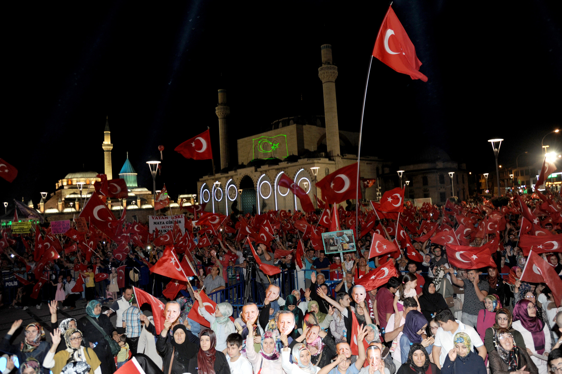Başkomutanımız Gibi Dik Duracağız