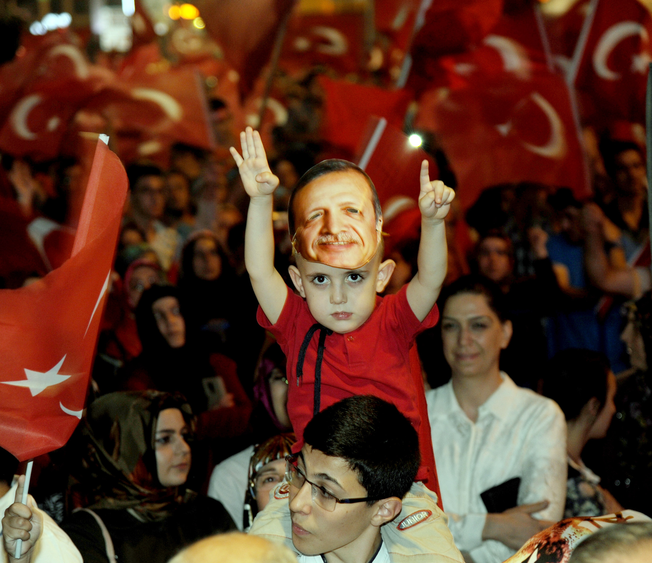 Başkomutanımız Gibi Dik Duracağız
