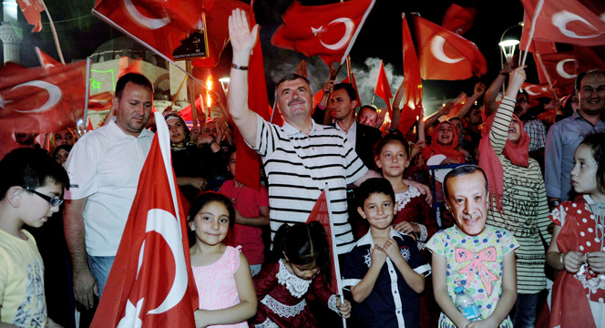 Başkomutanımız Gibi Dik Duracağız