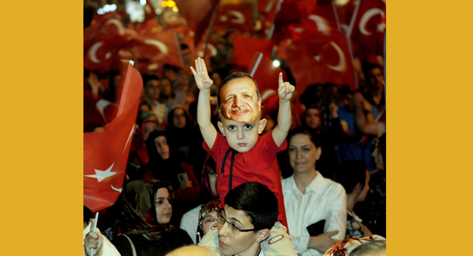 Başkomutanımız Gibi Dik Duracağız