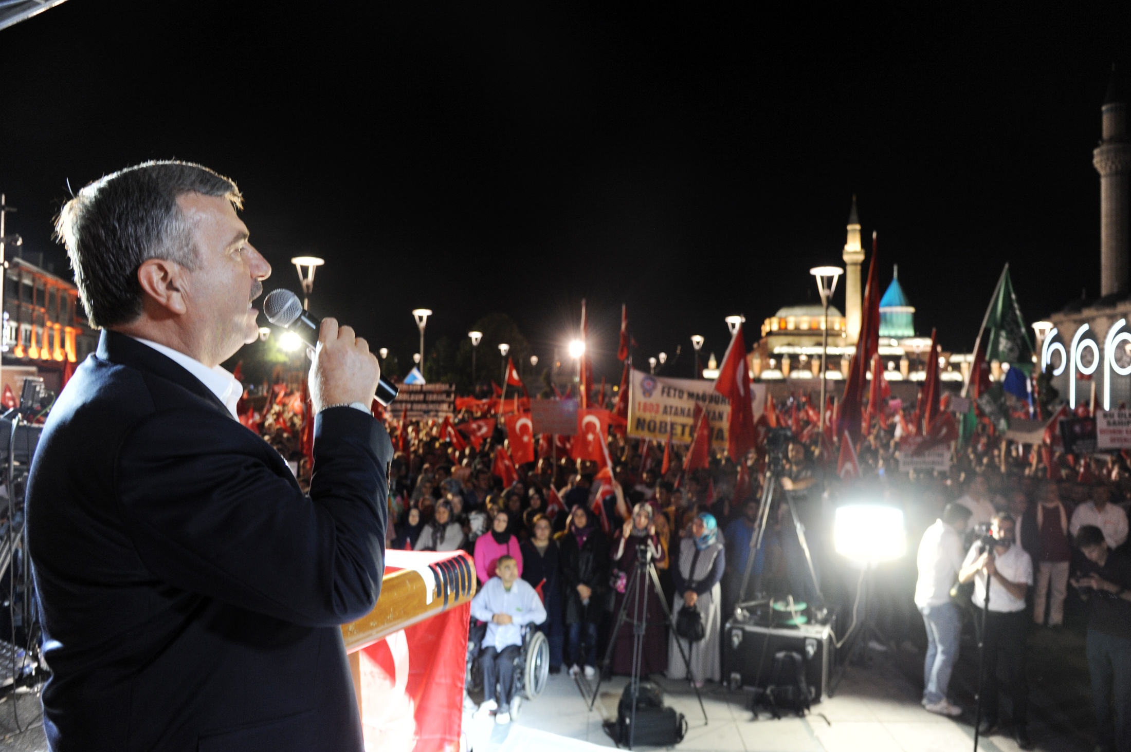 Mevlana Meydanı 'Demokrasi Meydanı' Oldu