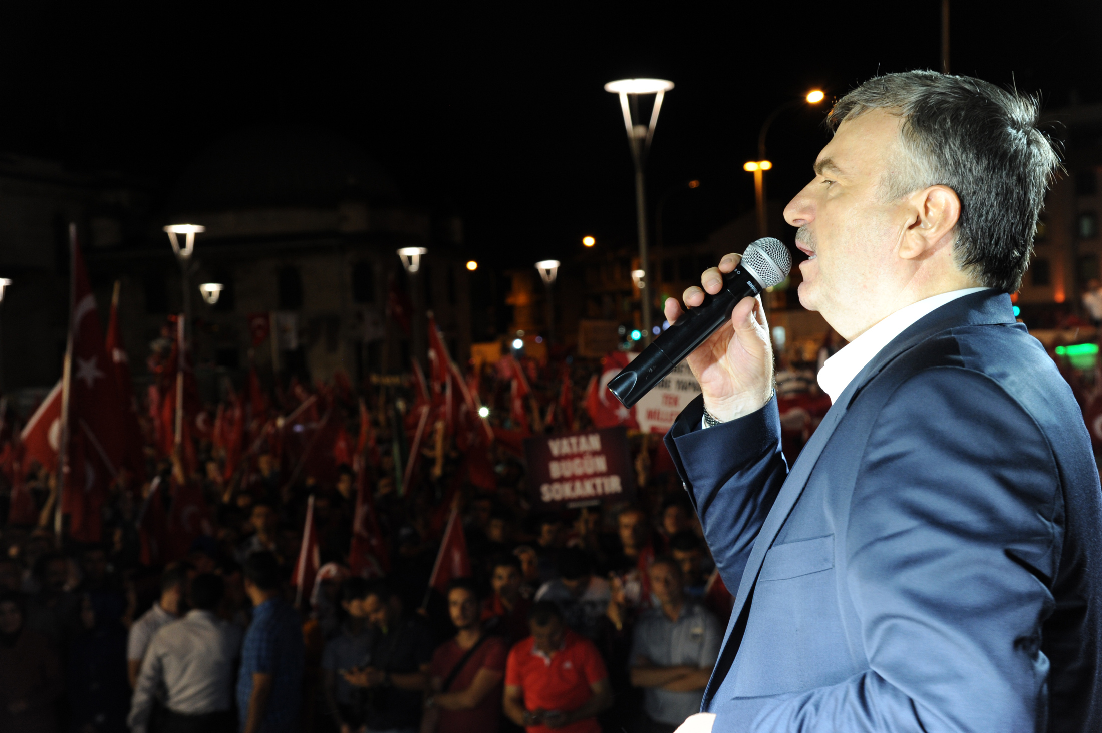 Mevlana Meydanı 'Demokrasi Meydanı' Oldu