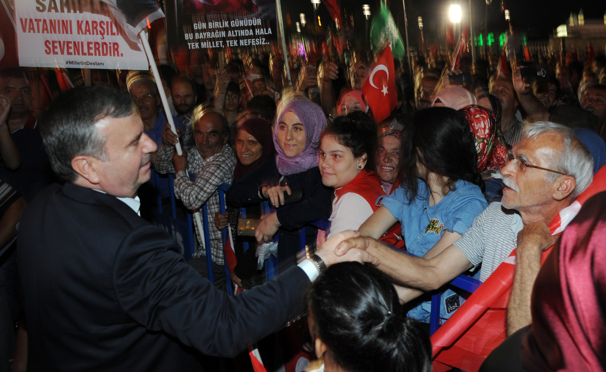 Mevlana Meydanı 'Demokrasi Meydanı' Oldu