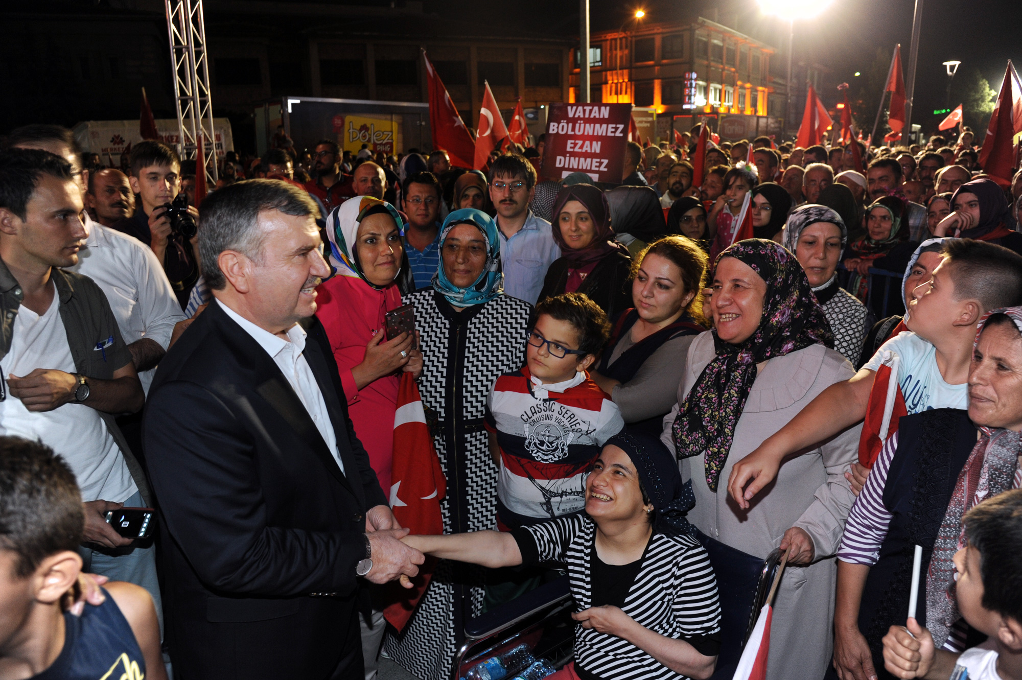 Mevlana Meydanı 'Demokrasi Meydanı' Oldu