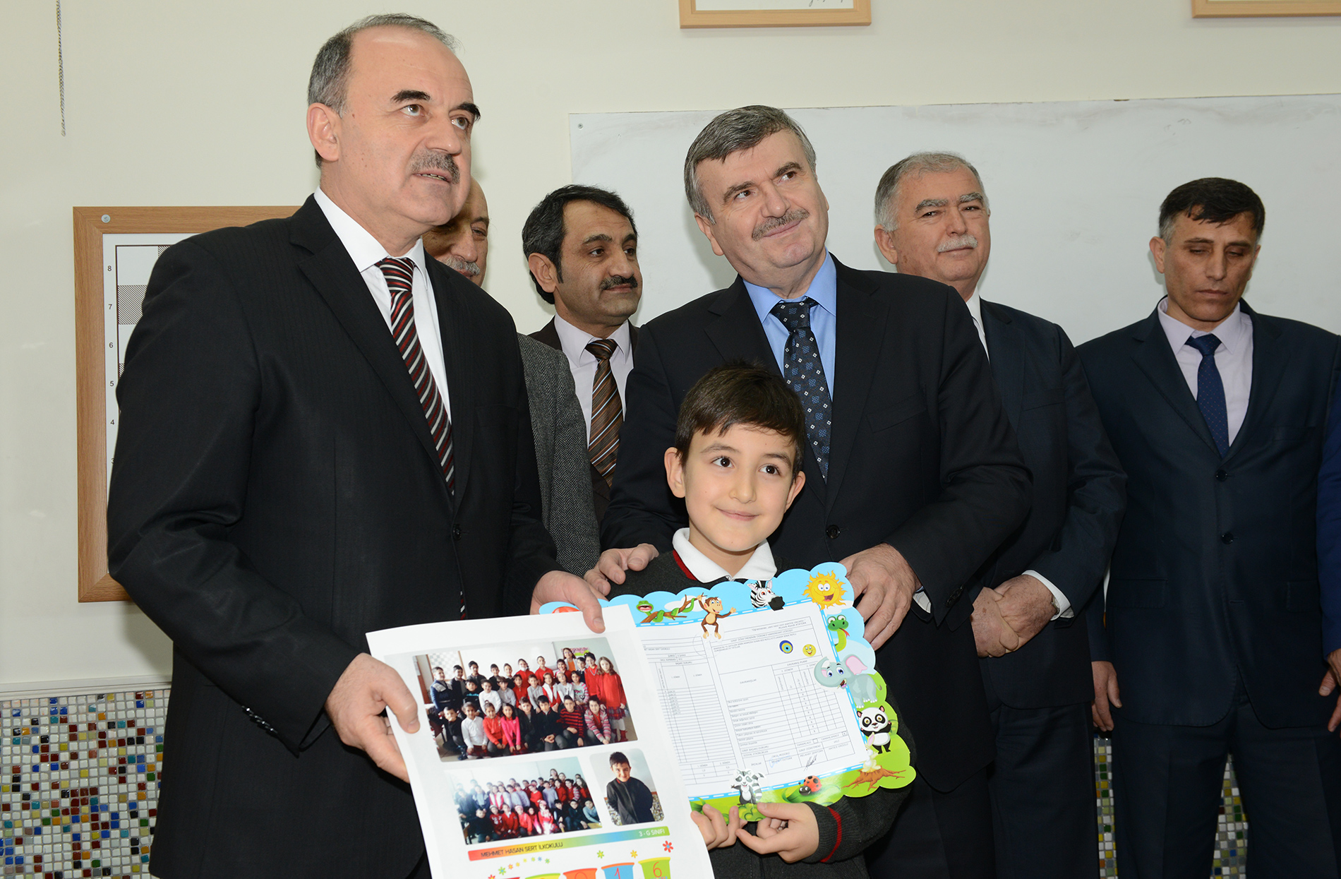 Başkan Akyürek, Karne Heyecanına Ortak Oldu