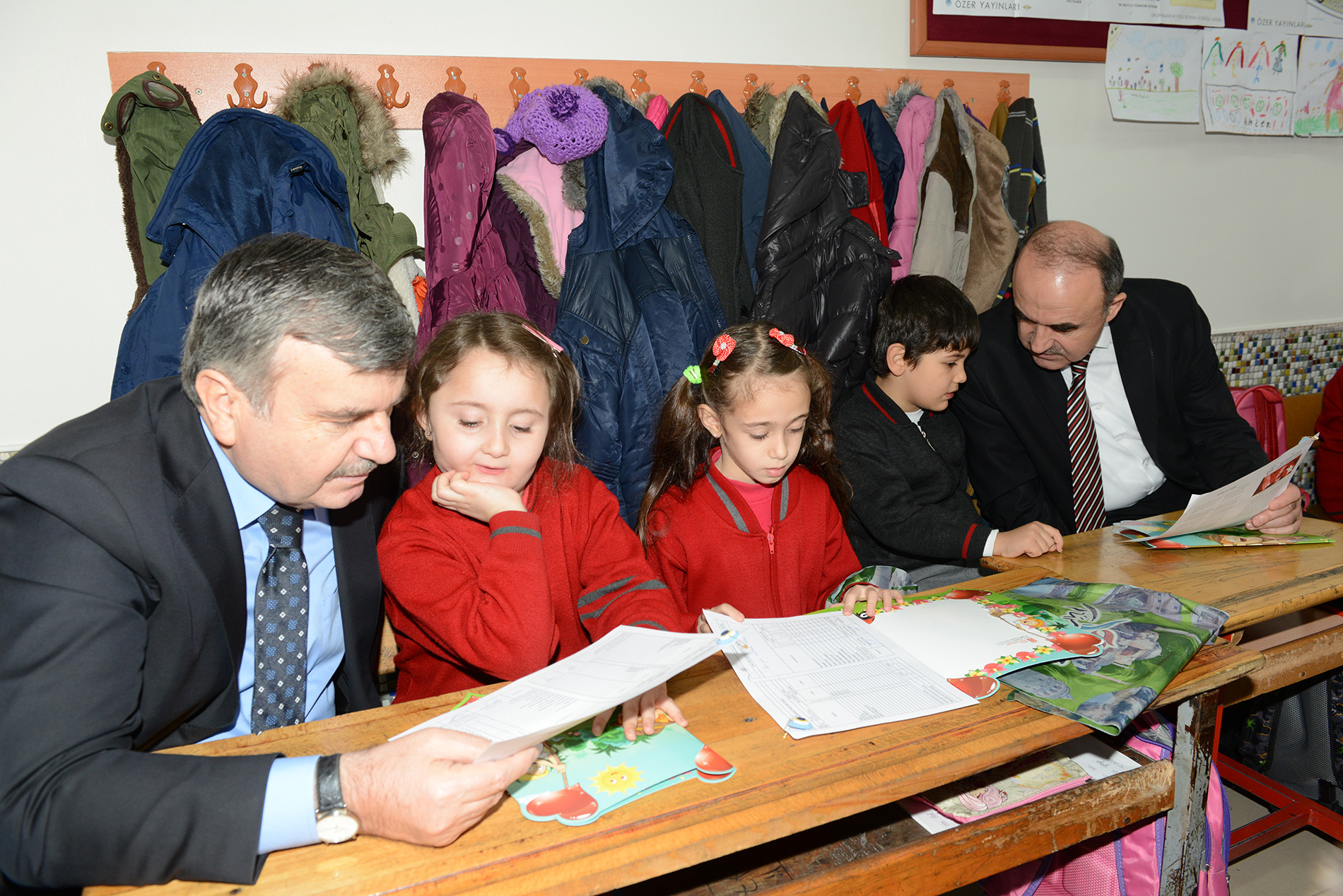 Başkan Akyürek, Karne Heyecanına Ortak Oldu