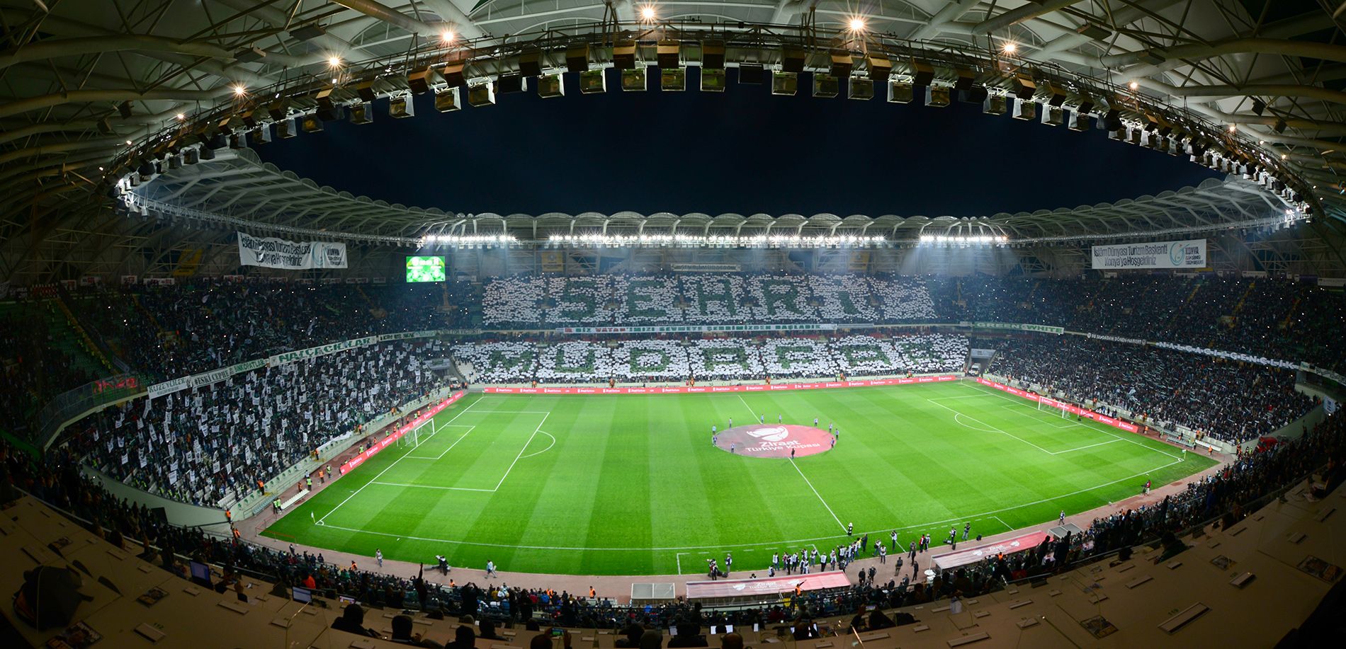 Büyükşehir Stadyumu'ndaki Atmosfer Türkiye'ye Örnek