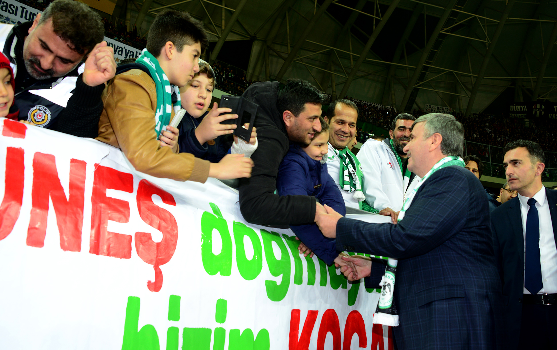 Büyükşehir Stadyumu'ndaki Atmosfer Türkiye'ye Örnek