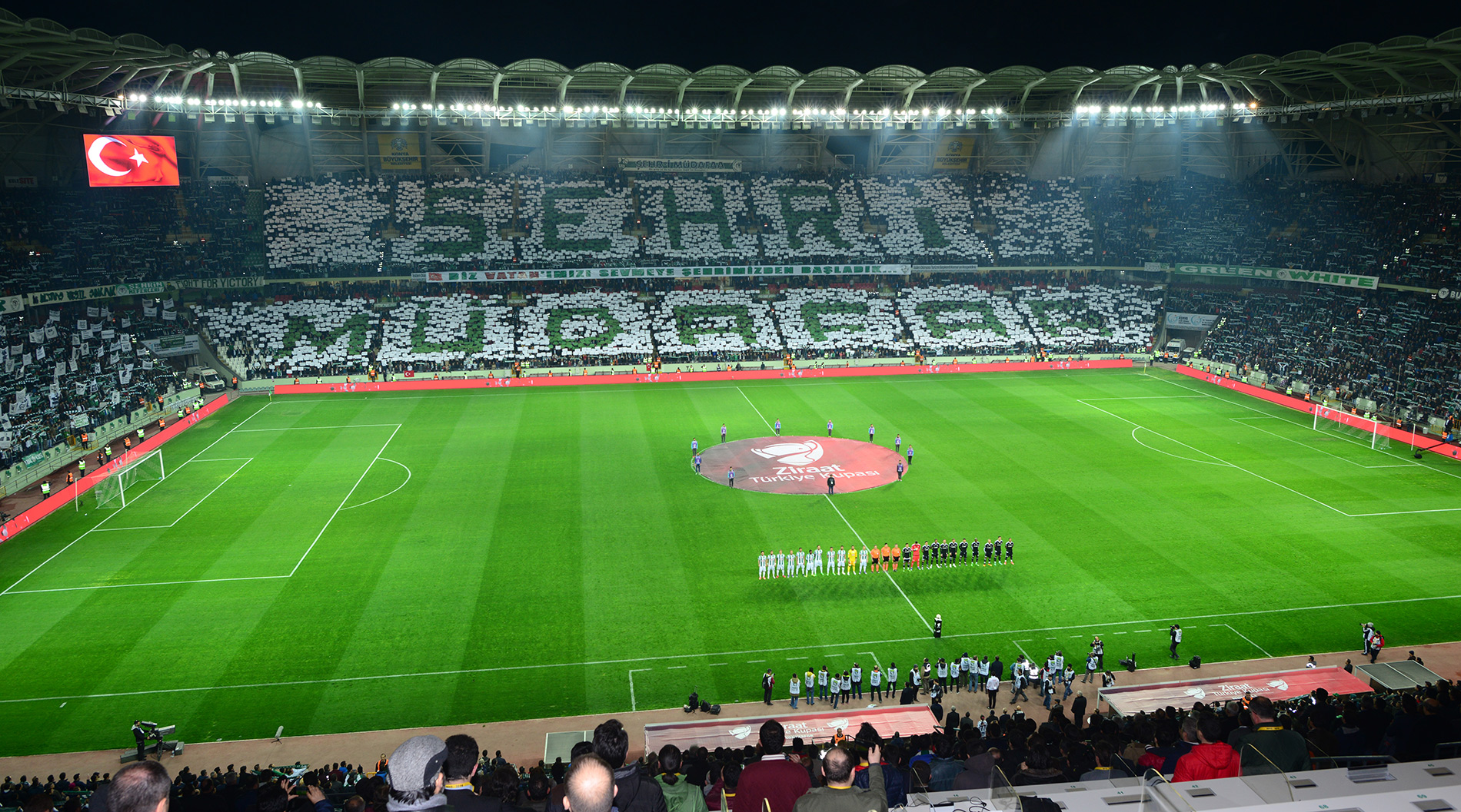 Büyükşehir Stadyumu'ndaki Atmosfer Türkiye'ye Örnek