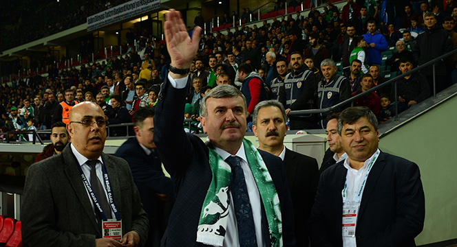 Büyükşehir Stadyumu'ndaki Atmosfer Türkiye'ye Örnek