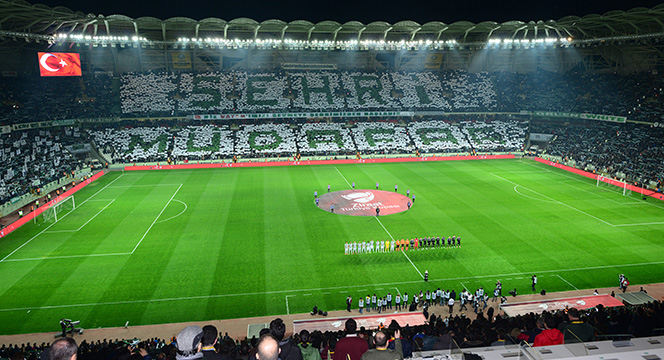 Büyükşehir Stadyumu'ndaki Atmosfer Türkiye'ye Örnek