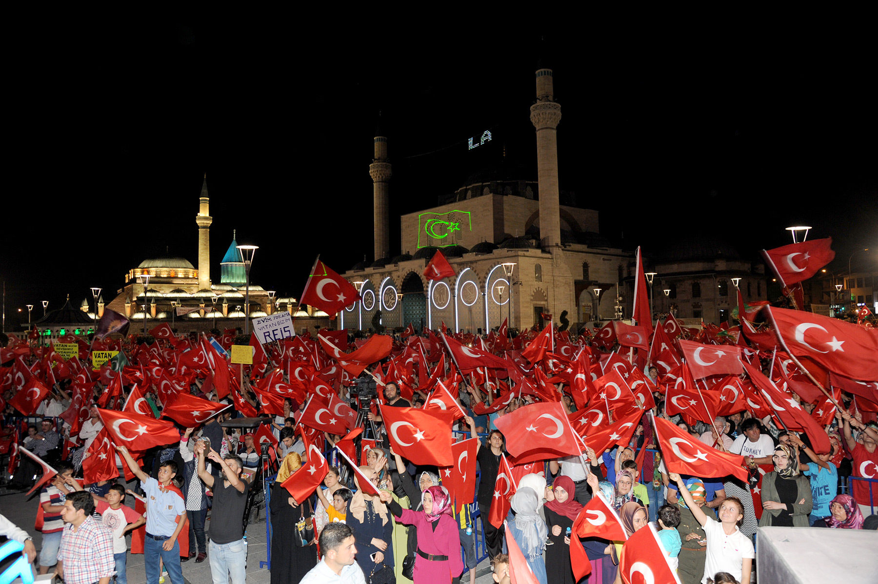 Batıya Demokrasi Dersi Veriyoruz
